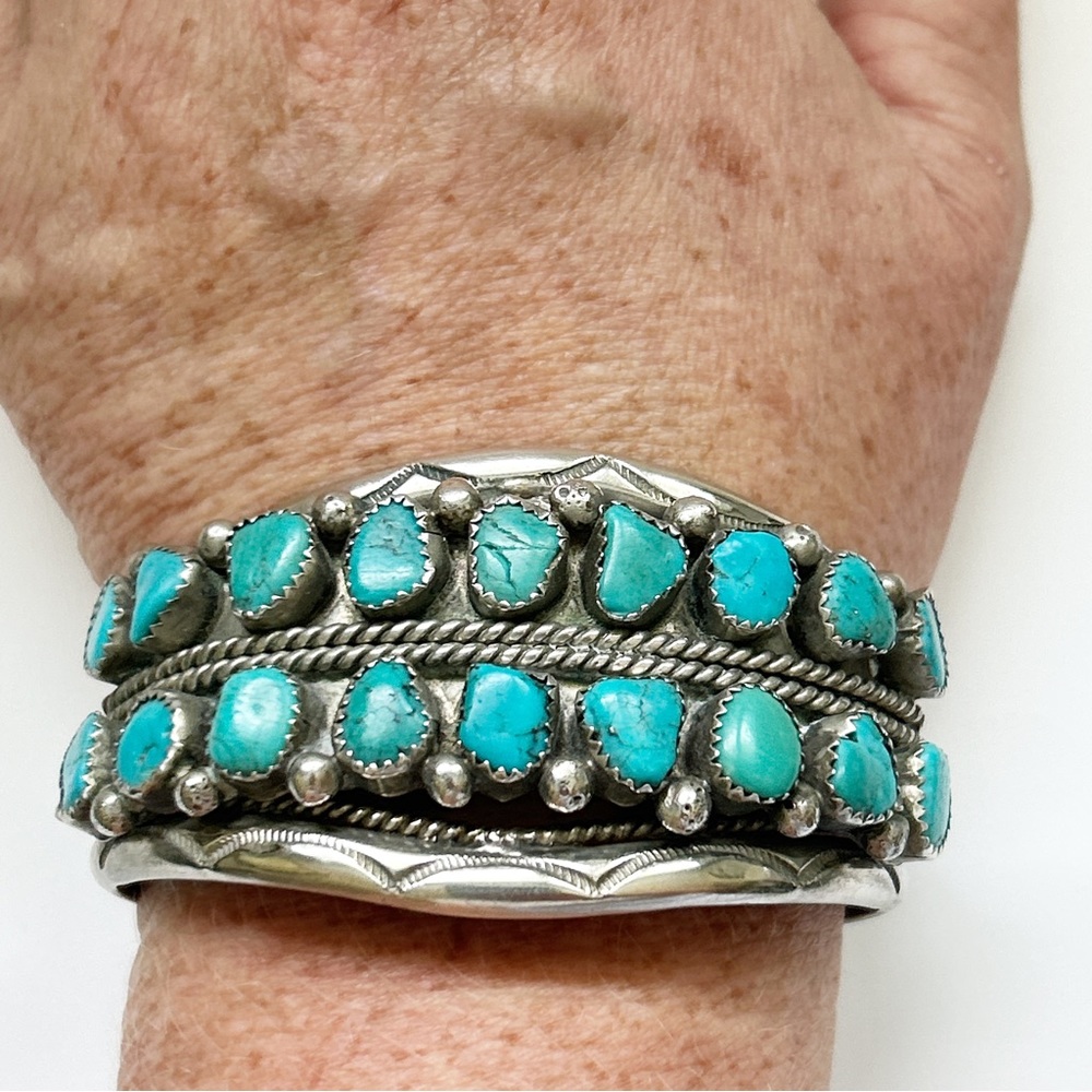 Breathtaking Vintage Statement Southwestern Turquoise Silver Cuff Bracelet - Picture 3 of 13
